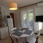 Pansion And Chiara Apartman Lumbarda