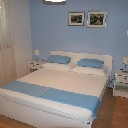 Pansion And Chiara Apartman *