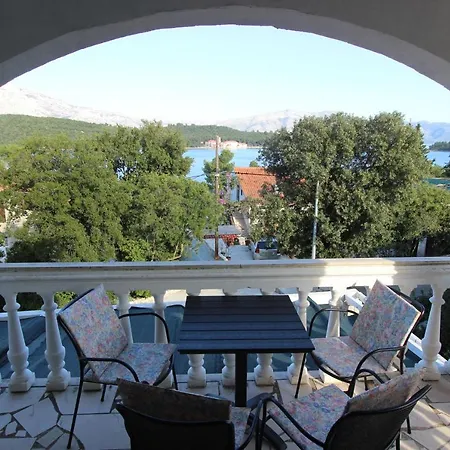 Pansion And Chiara Apartman Lumbarda