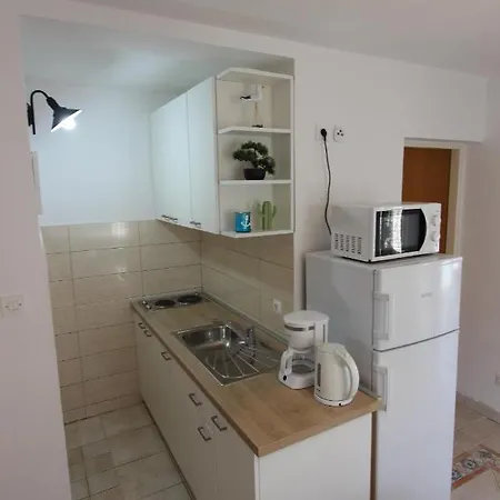 Apartman Pansion And Chiara Lumbarda