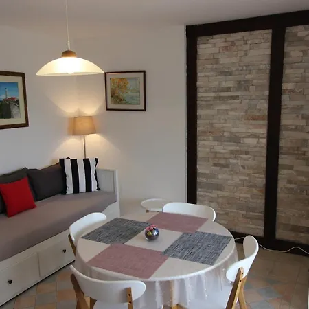 Pansion And Chiara Apartman *