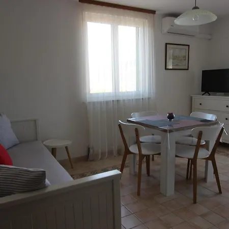 Pansion And Chiara Apartman Lumbarda