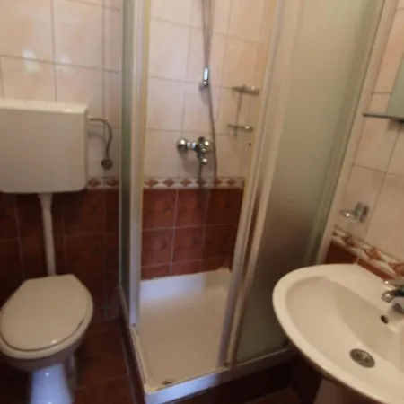 Pansion And Chiara Apartman