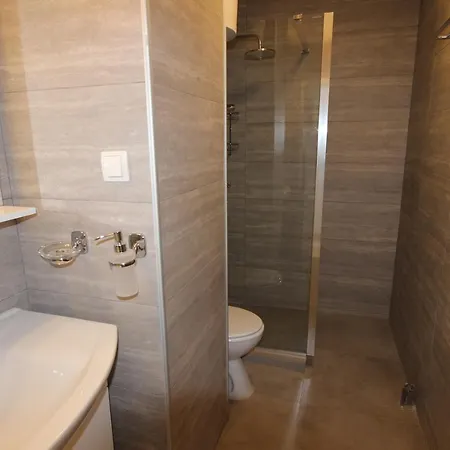 Pansion And Chiara Apartman